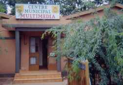 Second centre municipal multimedia (source : E. Bernard, 07/2001)